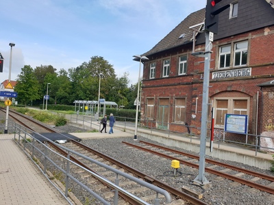 Vorschlag: Barrierefreier Übergang am Bahnhof